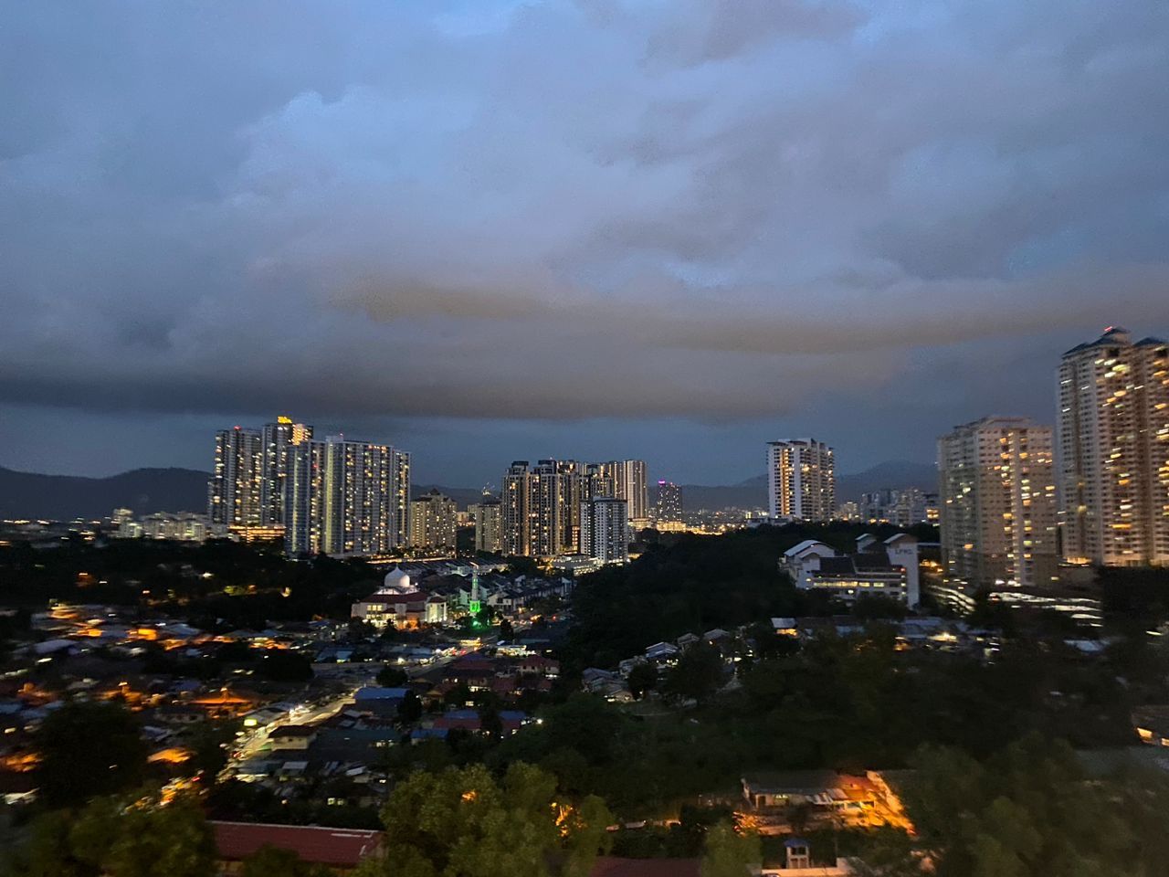 Twy Mont Kiara duplex, 1,374 sq ft corner unit with balcony - Image 16