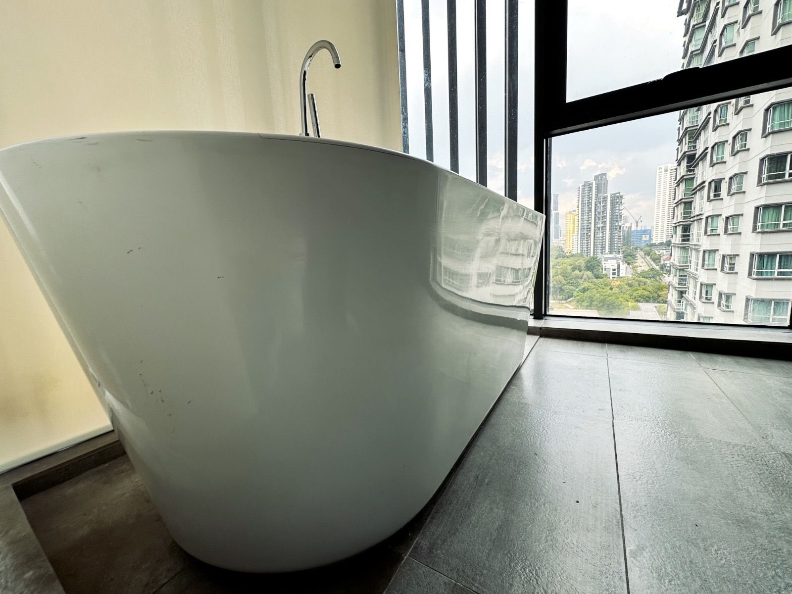 Twy Mont Kiara duplex, 1,374 sq ft corner unit with balcony - Image 3