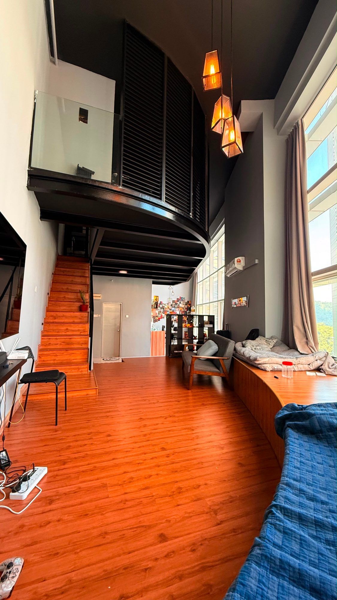 Spacious 1044 sq. ft. Freehold SOHO/SOFO/SOVO at Empire City! - Image 2