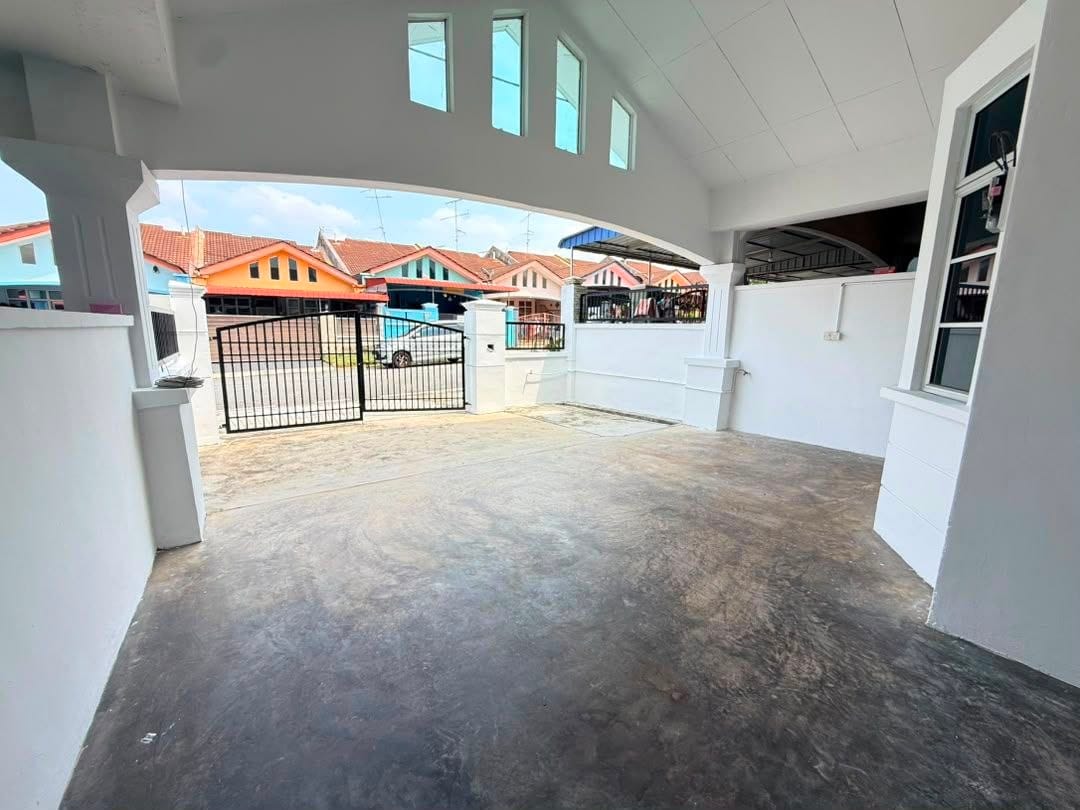 Car porch - Renovated Single Storey @ Bandar Putra Kulai | 1,540 sqft | Freehold Bumi Lot | RM448K - Image 2