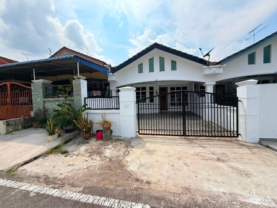 Exterior - Renovated Single Storey @ Bandar Putra Kulai | 1,540 sqft | Freehold Bumi Lot | RM448K - Image 1