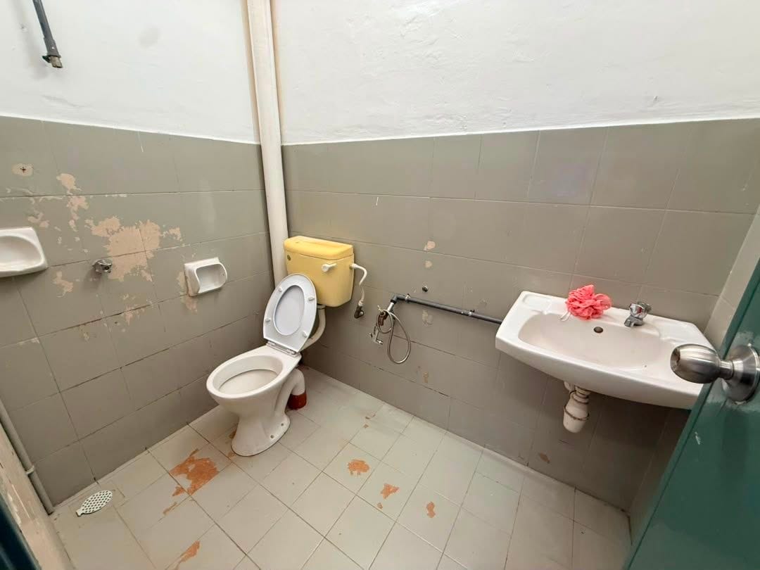 Bathroom - Renovated Single Storey @ Bandar Putra Kulai | 1,540 sqft | Freehold Bumi Lot | RM448K - Image 3