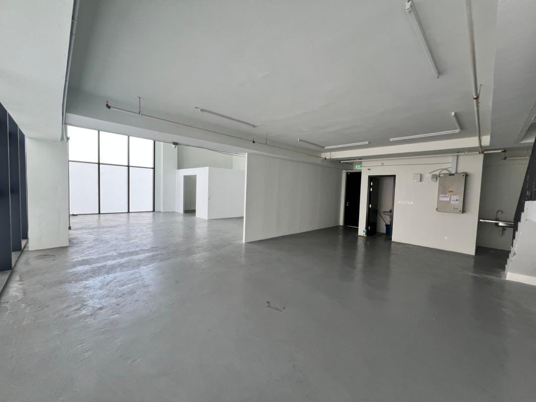 Emhub warehouse for rent Petaling jaya sungai buloh Kota damansara Shop lot retail lot  - Image 2