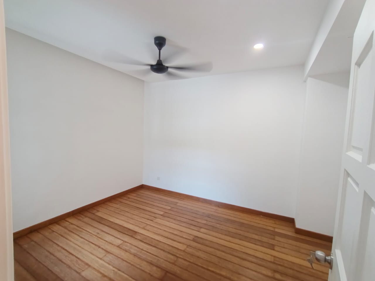 4 Bed,3 Bath Fully Renovated - Image 15