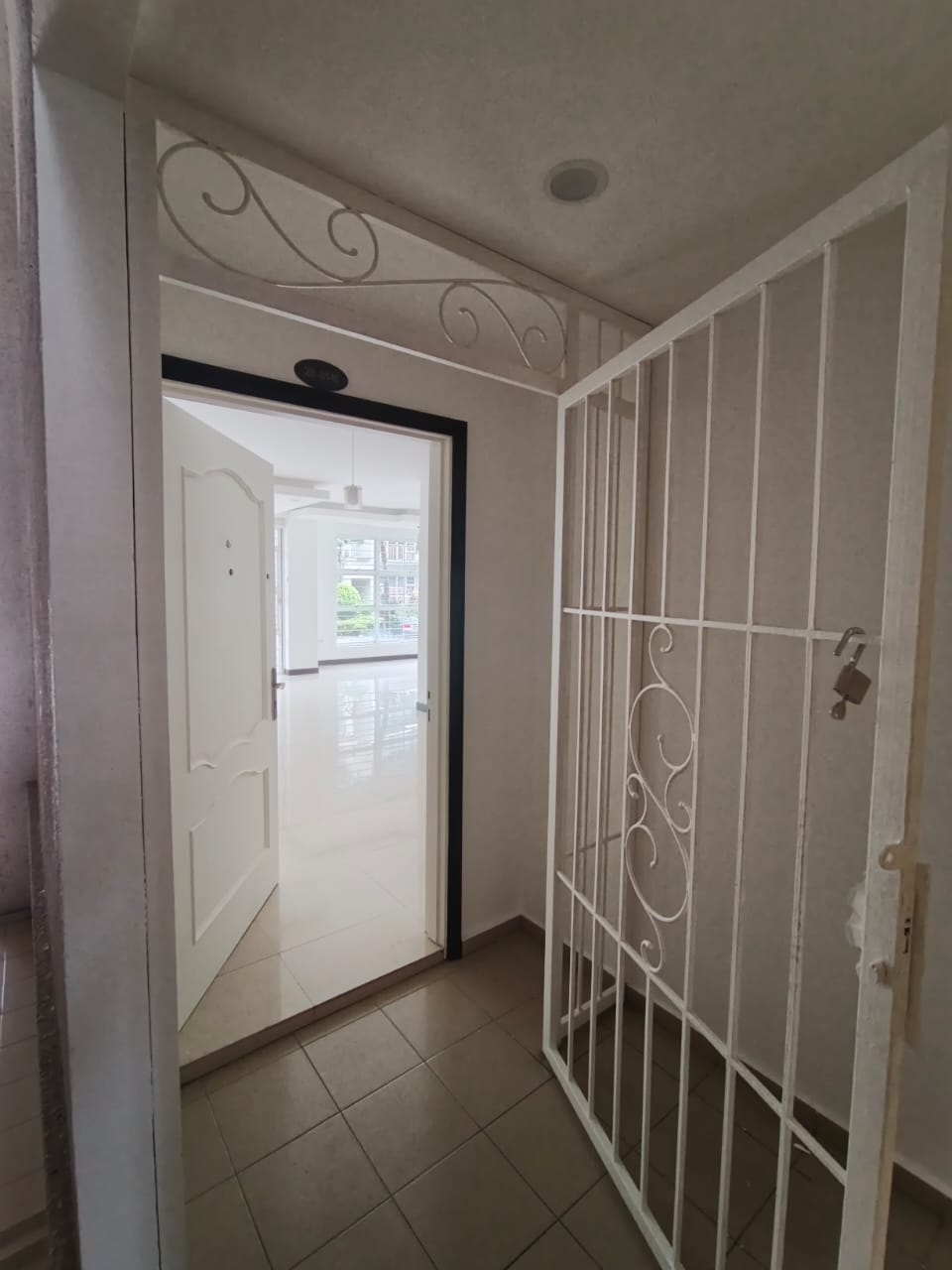 4 Bed,3 Bath Fully Renovated - Image 19