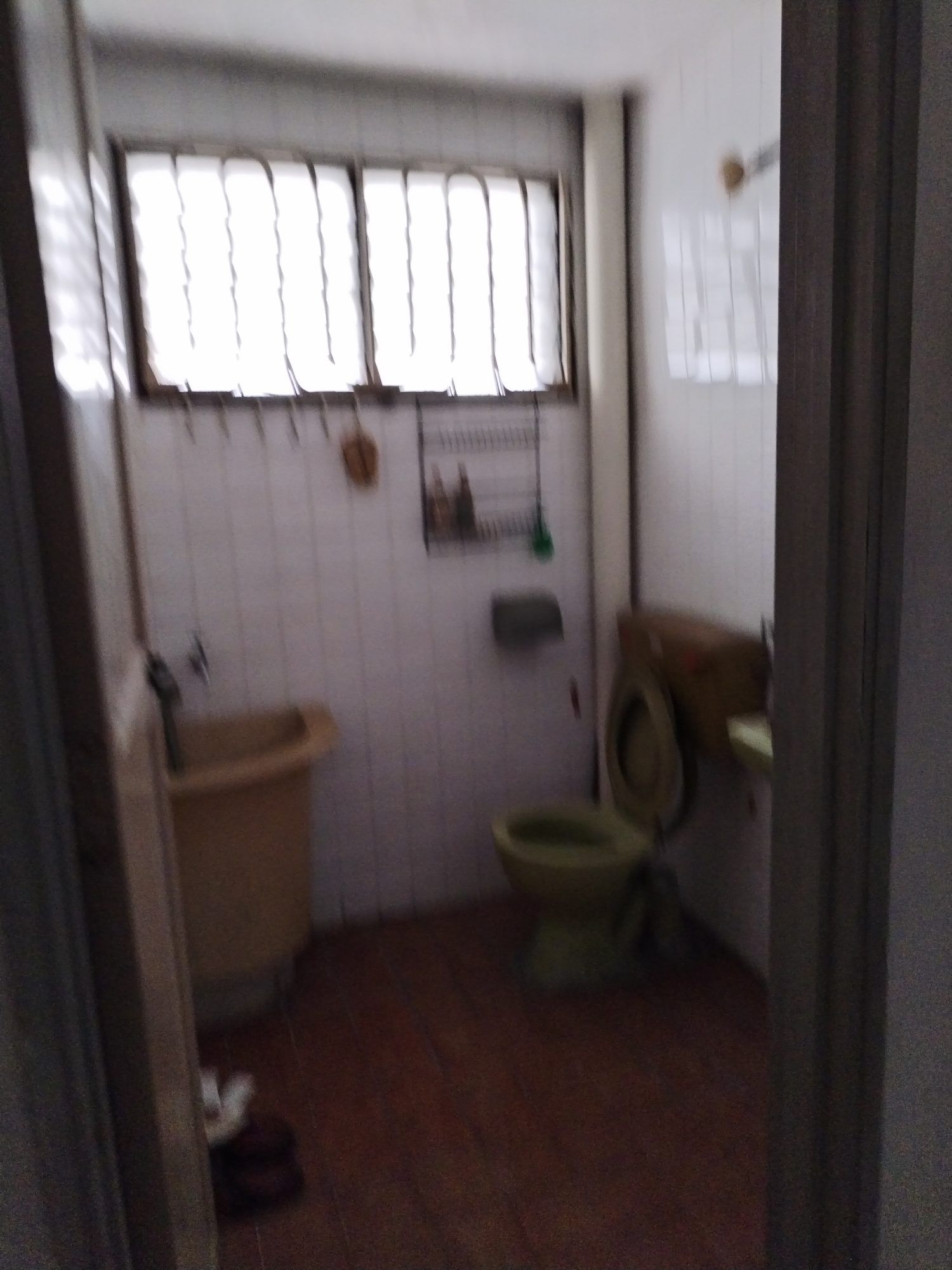 Bathroom - 2sty Linked house facing Field - Image 2