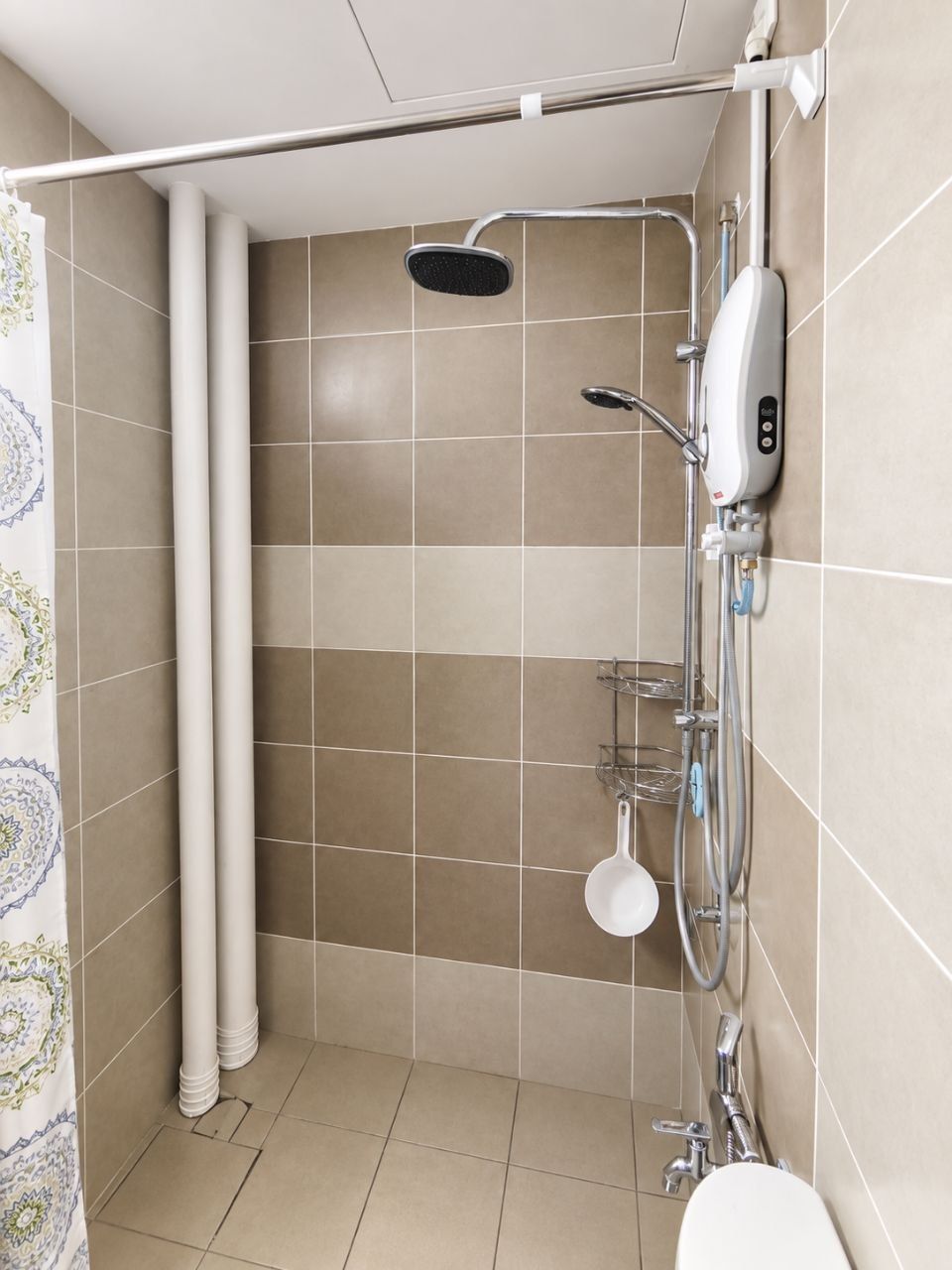 Bathroom - 4 Bedroom Fully Furnished Apartment @ MI Apartment Bandar Putra Kulai | 1,249 sqft | 2 Parking | RM2,200 - Image 14
