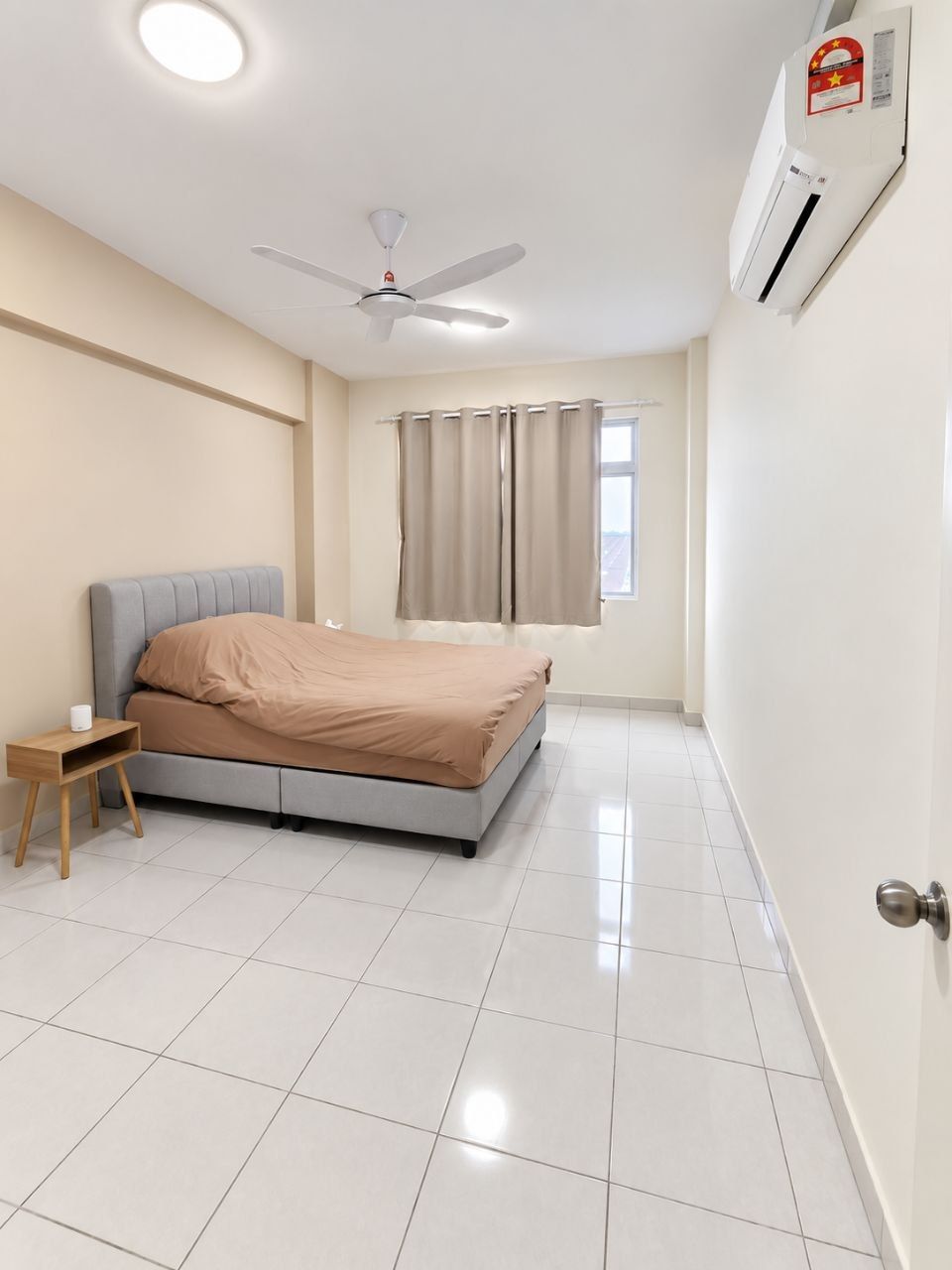 Bedroom - 4 Bedroom Fully Furnished Apartment @ MI Apartment Bandar Putra Kulai | 1,249 sqft | 2 Parking | RM2,200 - Image 9