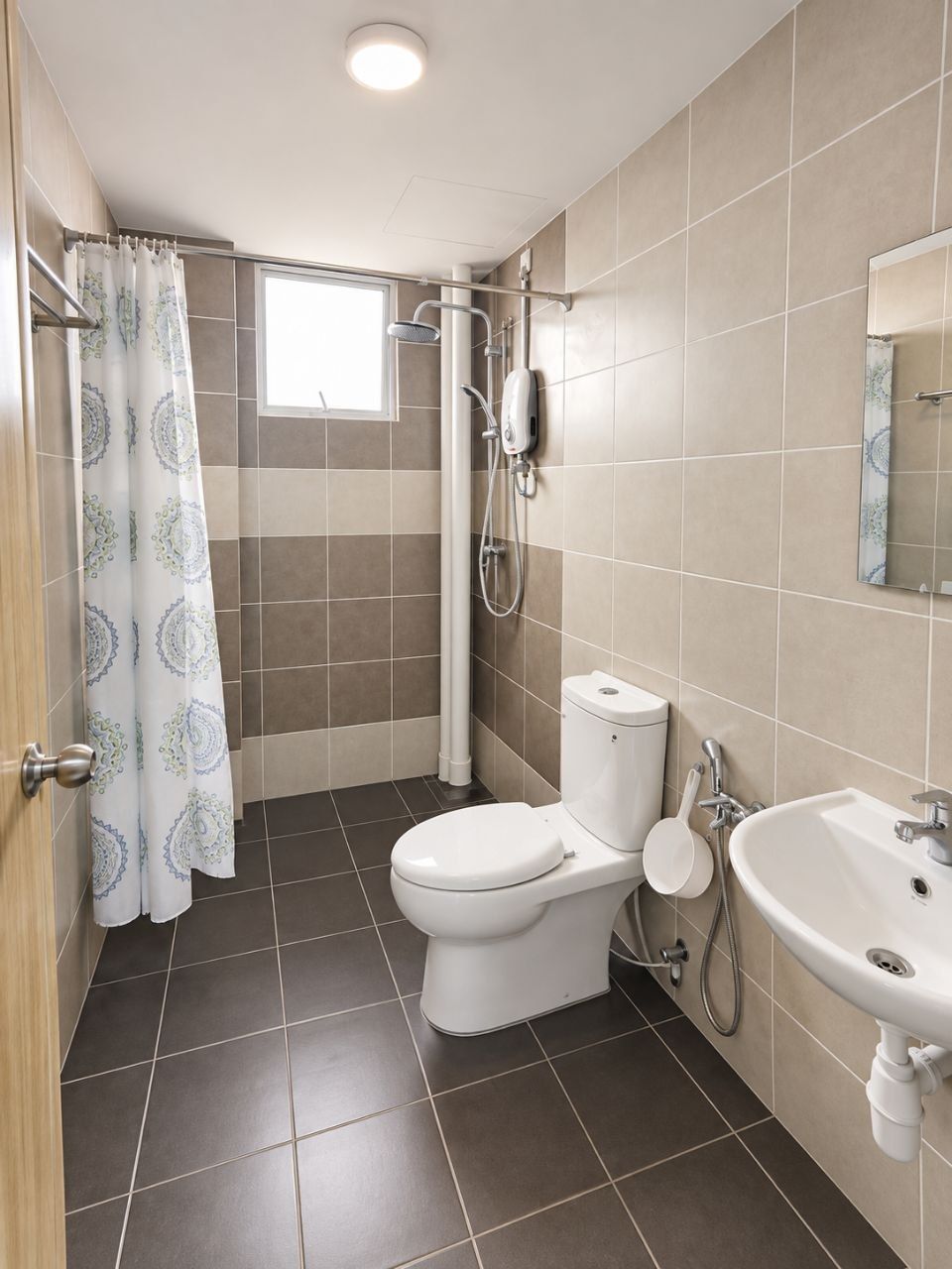 Bathroom - 4 Bedroom Fully Furnished Apartment @ MI Apartment Bandar Putra Kulai | 1,249 sqft | 2 Parking | RM2,200 - Image 12
