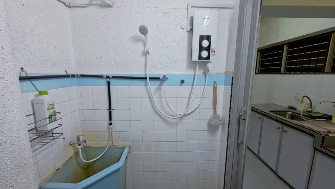 Desa Intan at Farlim, Block 7A 3 bedrooms unit 650SF FOR SALE - Image 7