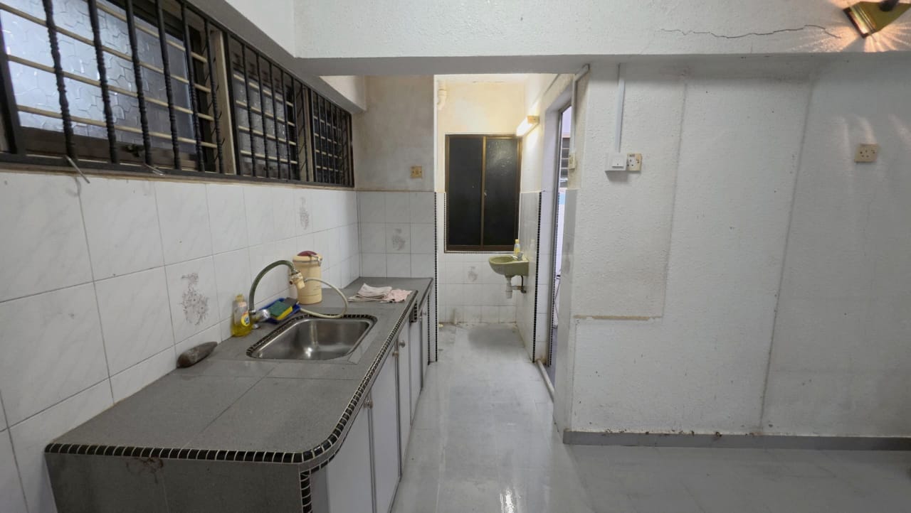 Desa Intan at Farlim, Block 7A 3 bedrooms unit 650SF FOR SALE - Image 2