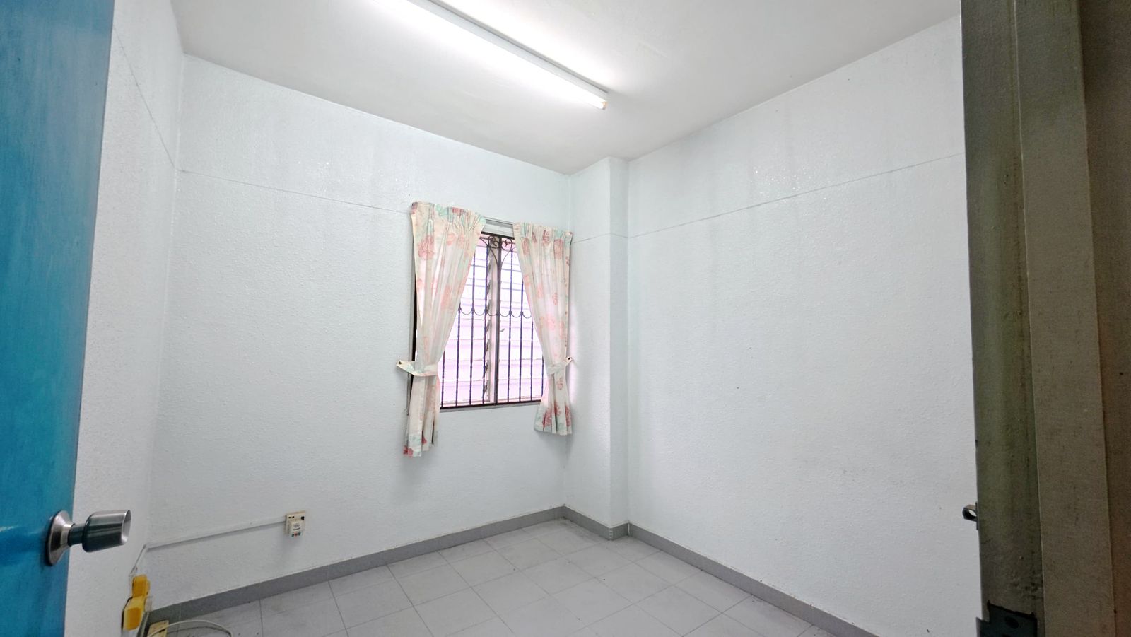 Desa Intan at Farlim, Block 7A 3 bedrooms unit 650SF FOR SALE - Image 5