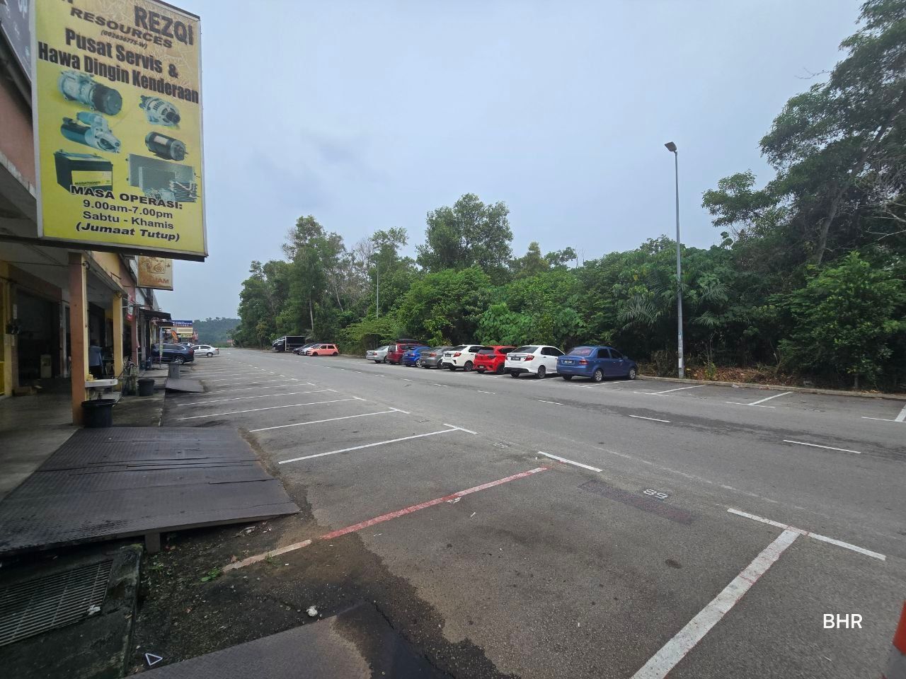 KOSMOPLEKS BANDAR SALAK TINGGI, INTERMEDIATE UNIT FOR SALE - Image 2