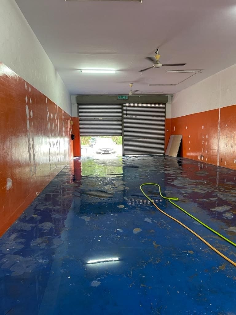 KOSMOPLEKS BANDAR SALAK TINGGI, INTERMEDIATE UNIT FOR SALE - Image 1