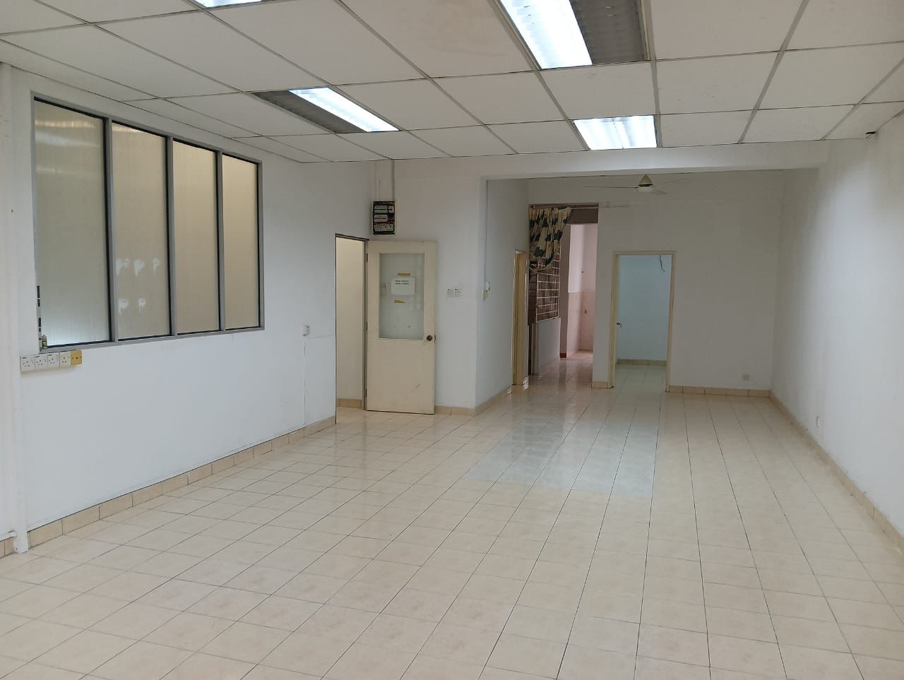 Mutiara damansara first floor for rent Shop lot office lot for rent petaling jaya Selangor  - Image 1