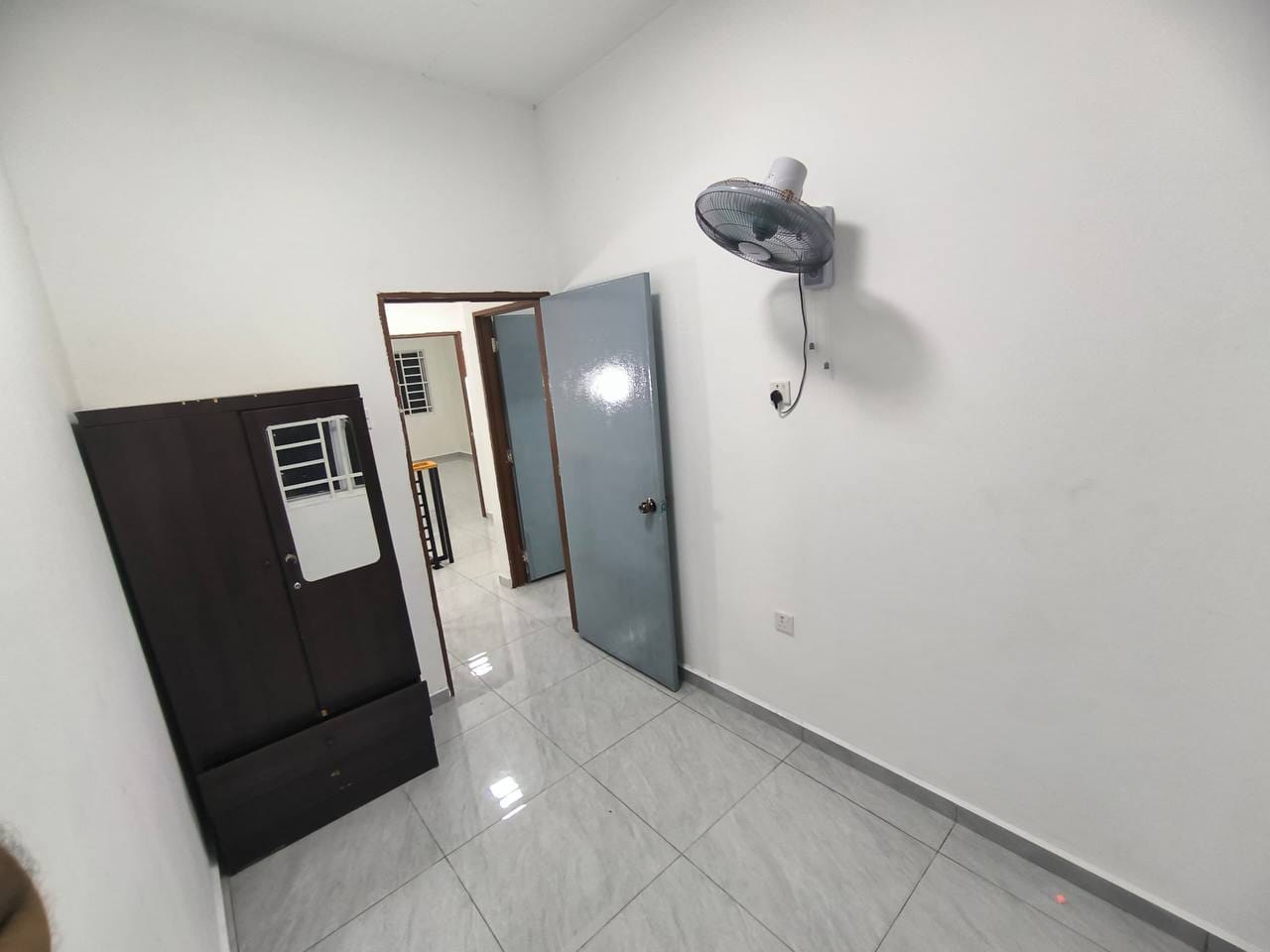 Bedroom - Rumah Sewa Fully Renovated di Taman Sri Indah, Klang – RM1,500/Bulan! - Image 4