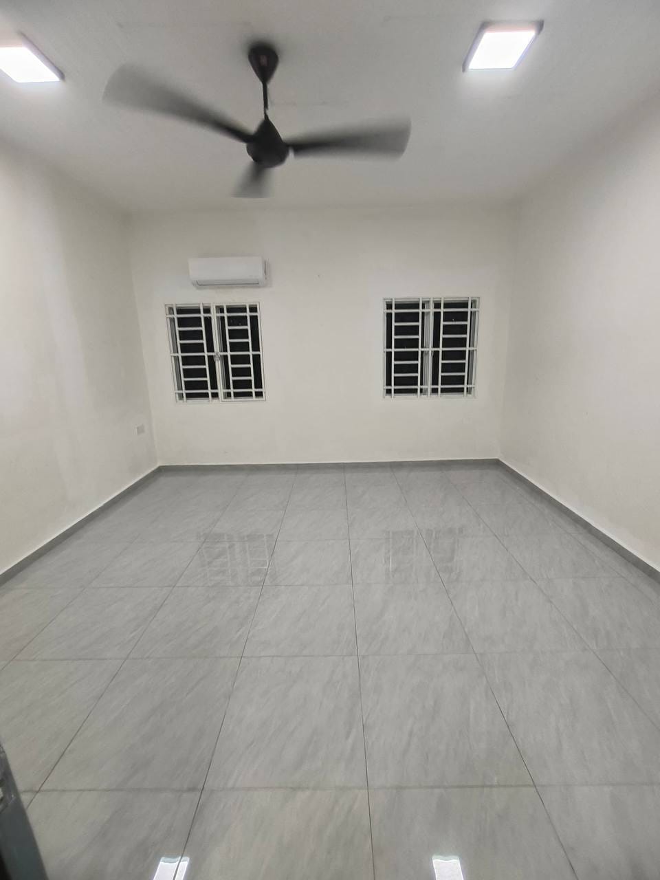 Bedroom - Rumah Sewa Fully Renovated di Taman Sri Indah, Klang – RM1,500/Bulan! - Image 5