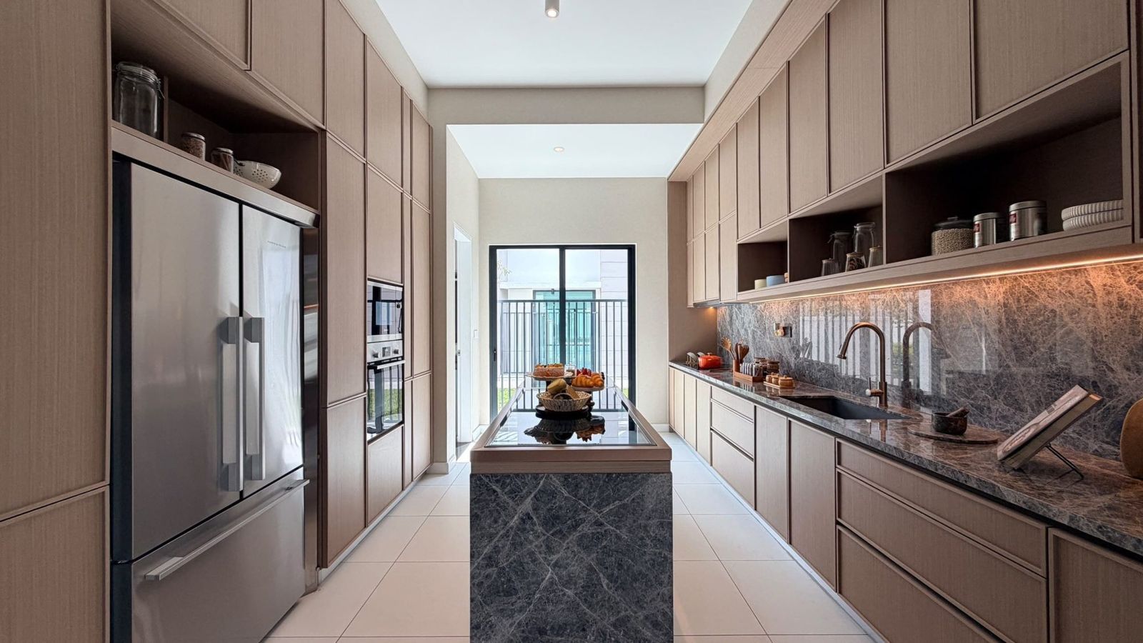 PRIVATE LUXURY HOME 3 TINGKAT FREEHOLD @ CITY OF ELMINA | PRIVATE CLUBHOUSE - Image 10