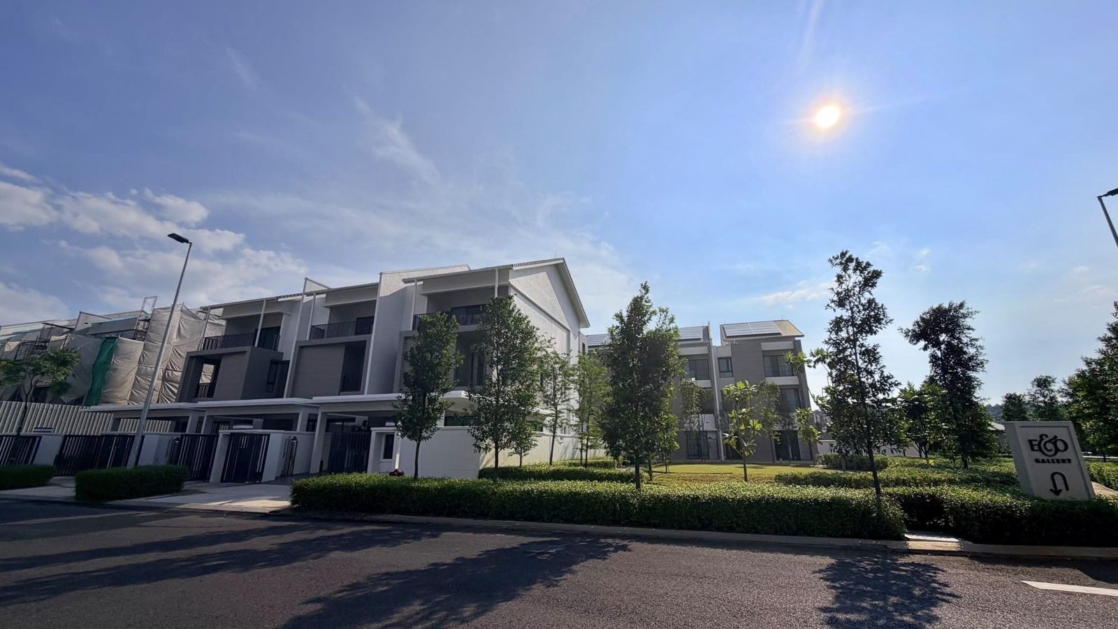 PRIVATE LUXURY HOME 3 TINGKAT FREEHOLD @ CITY OF ELMINA | PRIVATE CLUBHOUSE - Image 2
