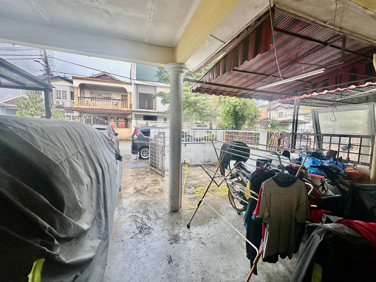 Car porch - 🔥Below Market Value🔥 Double Storey Terrace, Taman Pandan Indah, Kuala Lumpur. - Image 5