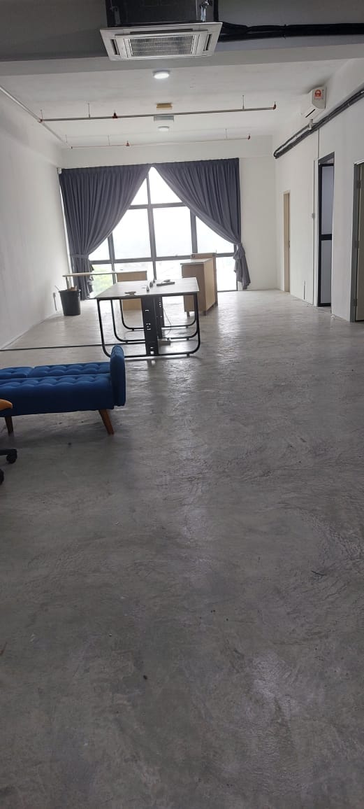 FACING MAIN ROAD, LARGE UNIT, PRICED TO RENT FAST - Image 2