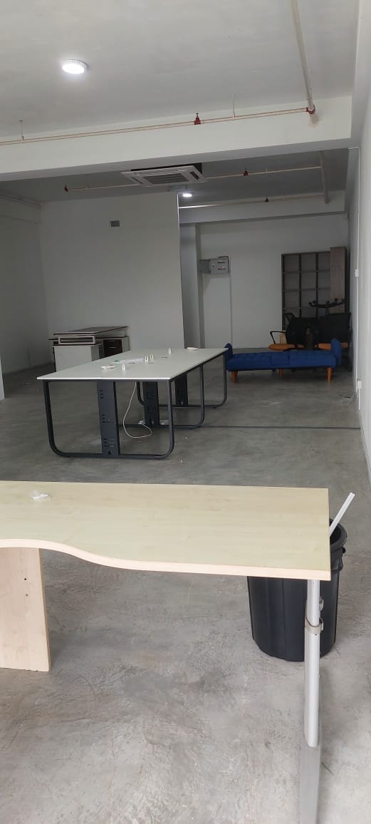FACING MAIN ROAD, LARGE UNIT, PRICED TO RENT FAST - Image 4