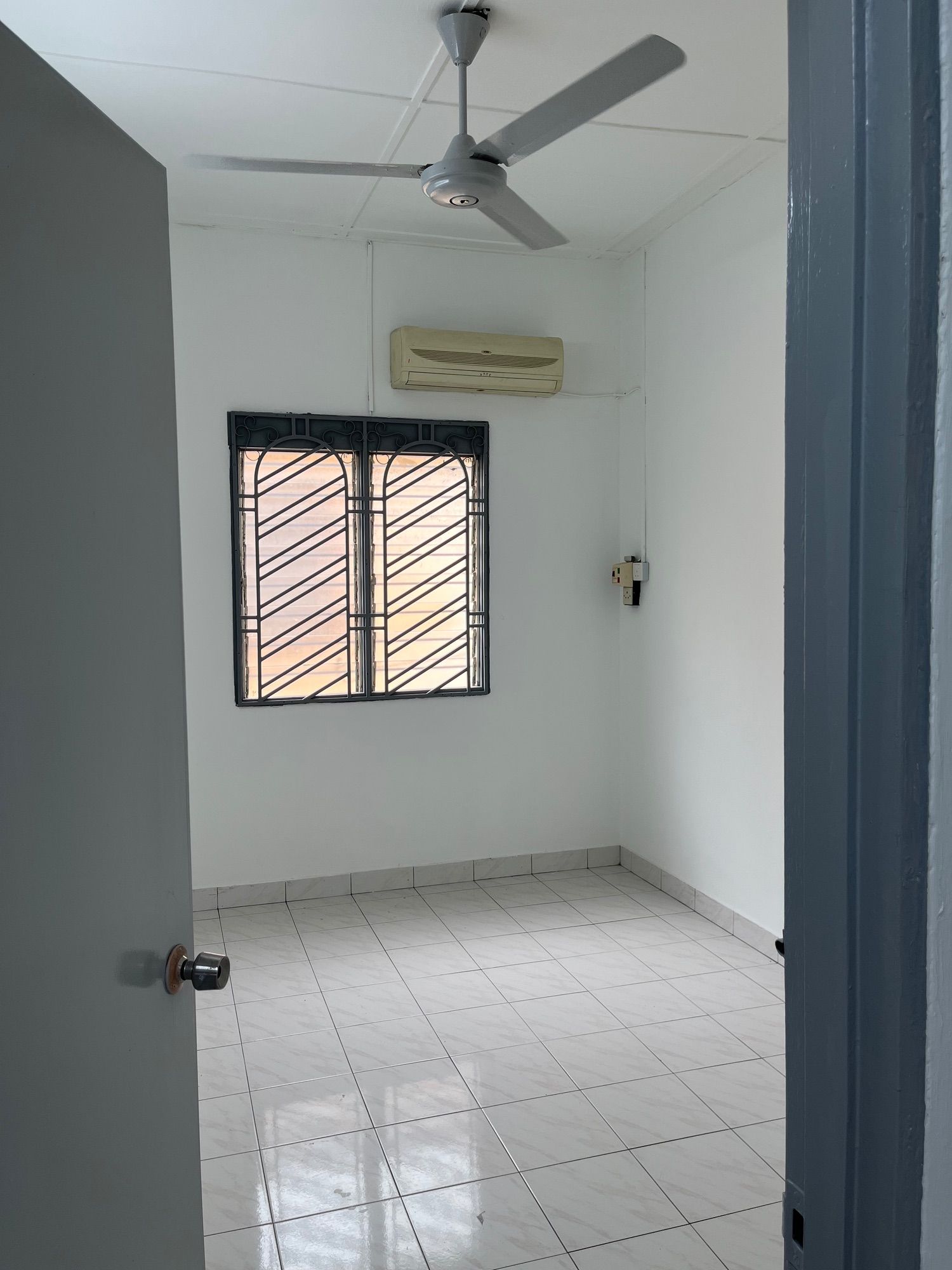 Bedroom - Newly painted Double Storey 18x55ft House in Taman Klang Utama, Klang - Image 19