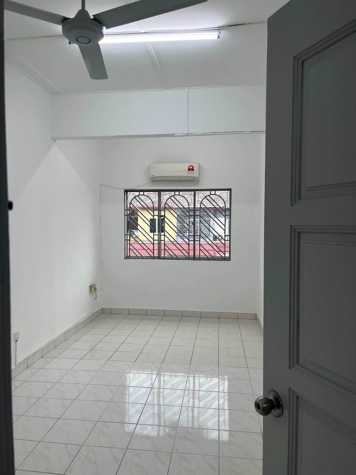 Master bedroom - Newly painted Double Storey 18x55ft House in Taman Klang Utama, Klang - Image 13