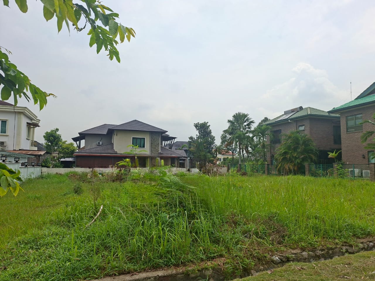 Flat 8000 sqft Bungalow Land for Sale @ Kayangan Heights - Image 1