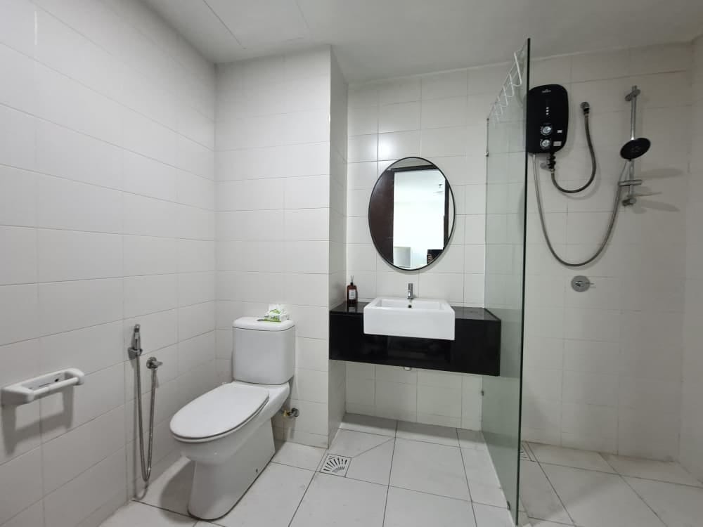 Stylish 484sqft SOFO Unit for Rent at Trefoil Setia Alam with 1 Car Park - Image 4