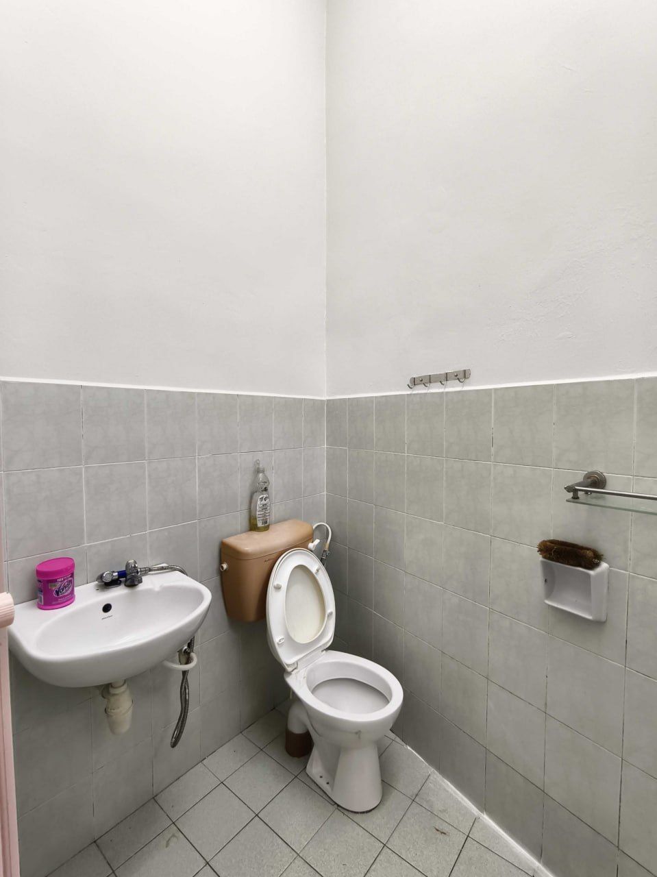 FOR RENT  Big Land Single Storey House For Rent @ Jalan Anggerik, Taman Kulai Utama   - Image 7