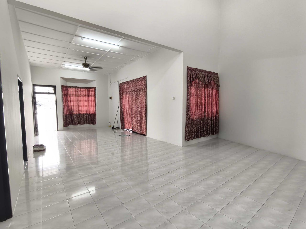 FOR RENT  Big Land Single Storey House For Rent @ Jalan Anggerik, Taman Kulai Utama   - Image 5