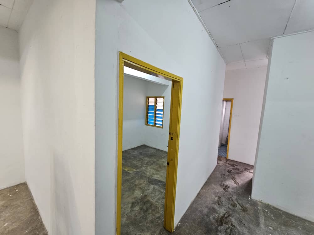 BASIC SHOP HOUSE | PRICED TO RENT FAST - Image 2