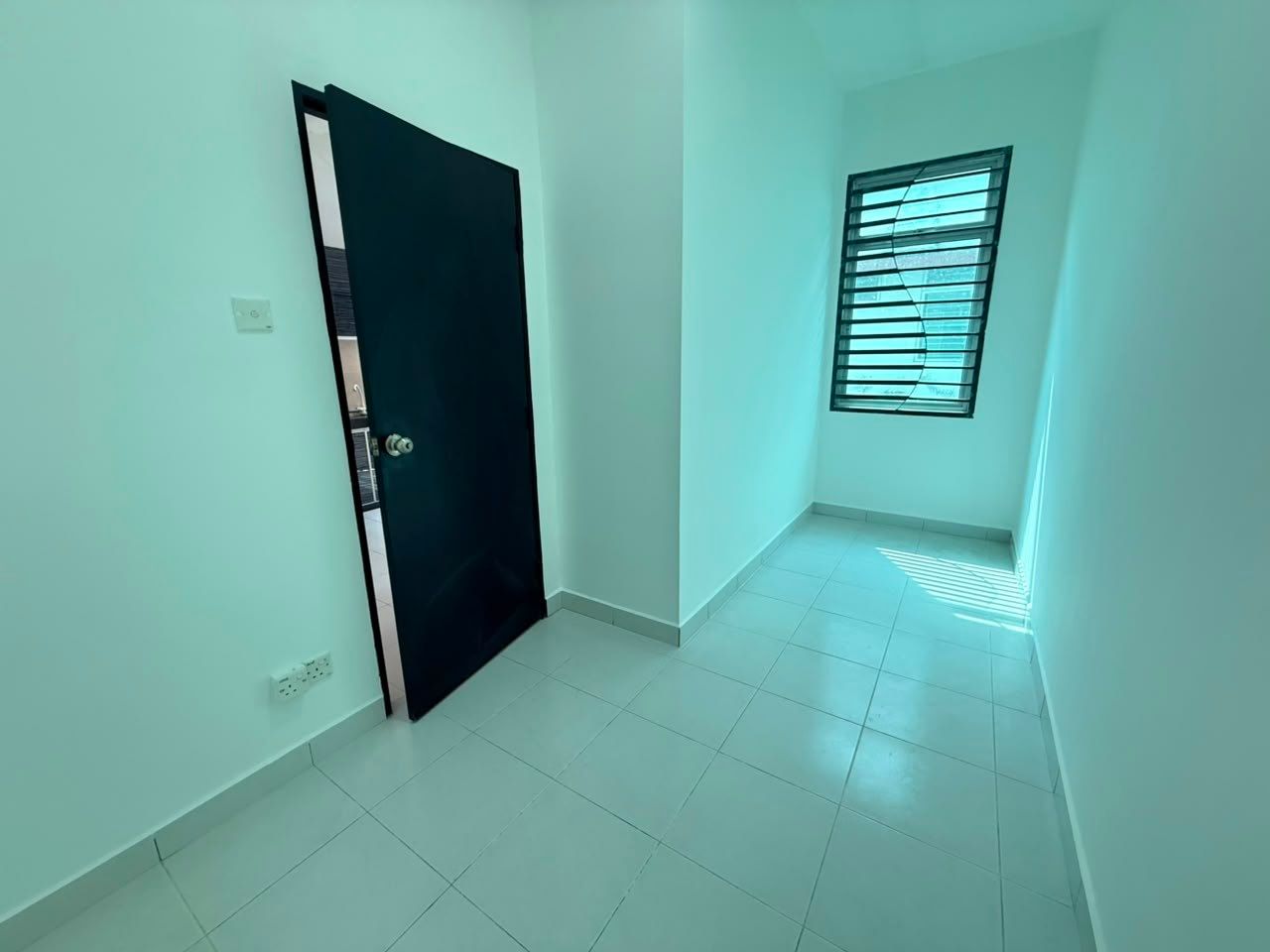 Fully Renovated Double Storey Terrace House for Sale @ Taman Scientex Senai | Freehold | RM488K - Image 5