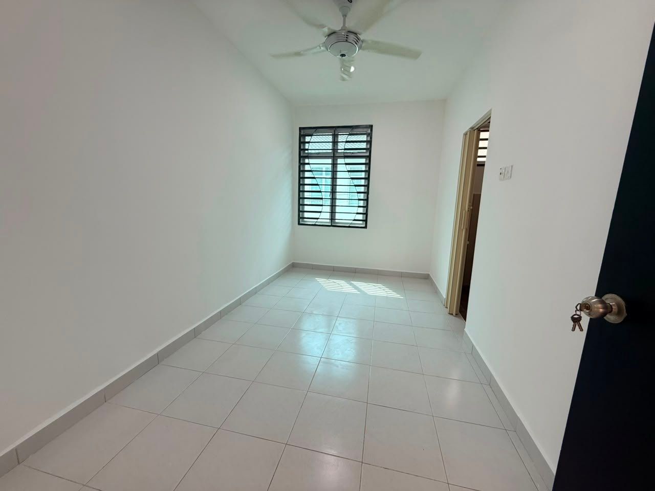 Fully Renovated Double Storey Terrace House for Sale @ Taman Scientex Senai | Freehold | RM488K - Image 2
