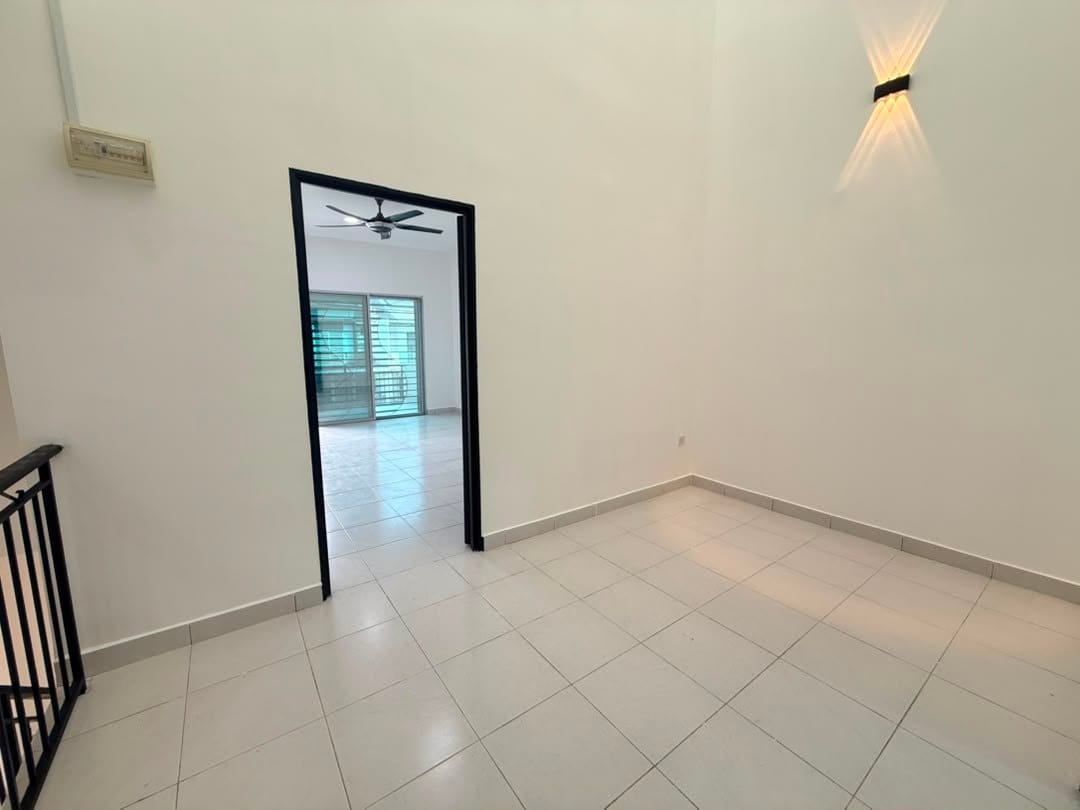 Fully Renovated Double Storey Terrace House for Sale @ Taman Scientex Senai | Freehold | RM488K - Image 7