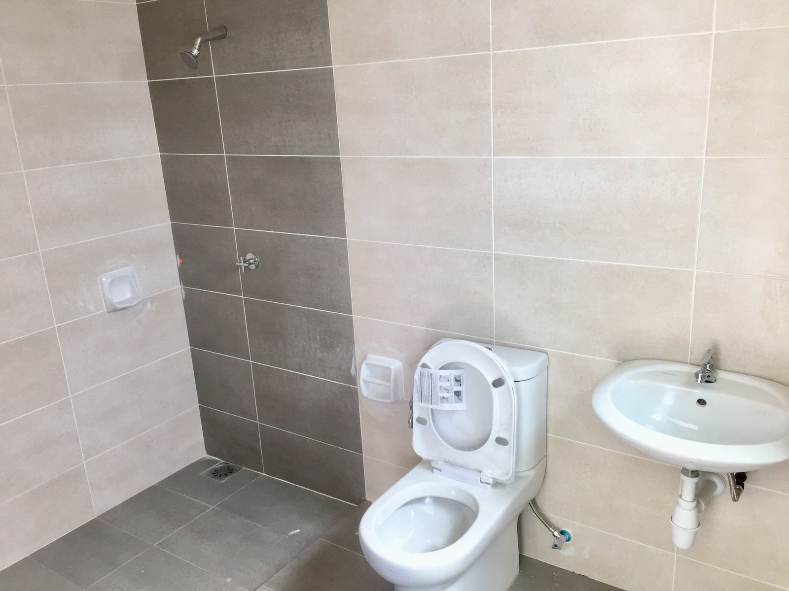 Spacious Freehold End-Lot 2 Storey House in Dengkil. - Image 5