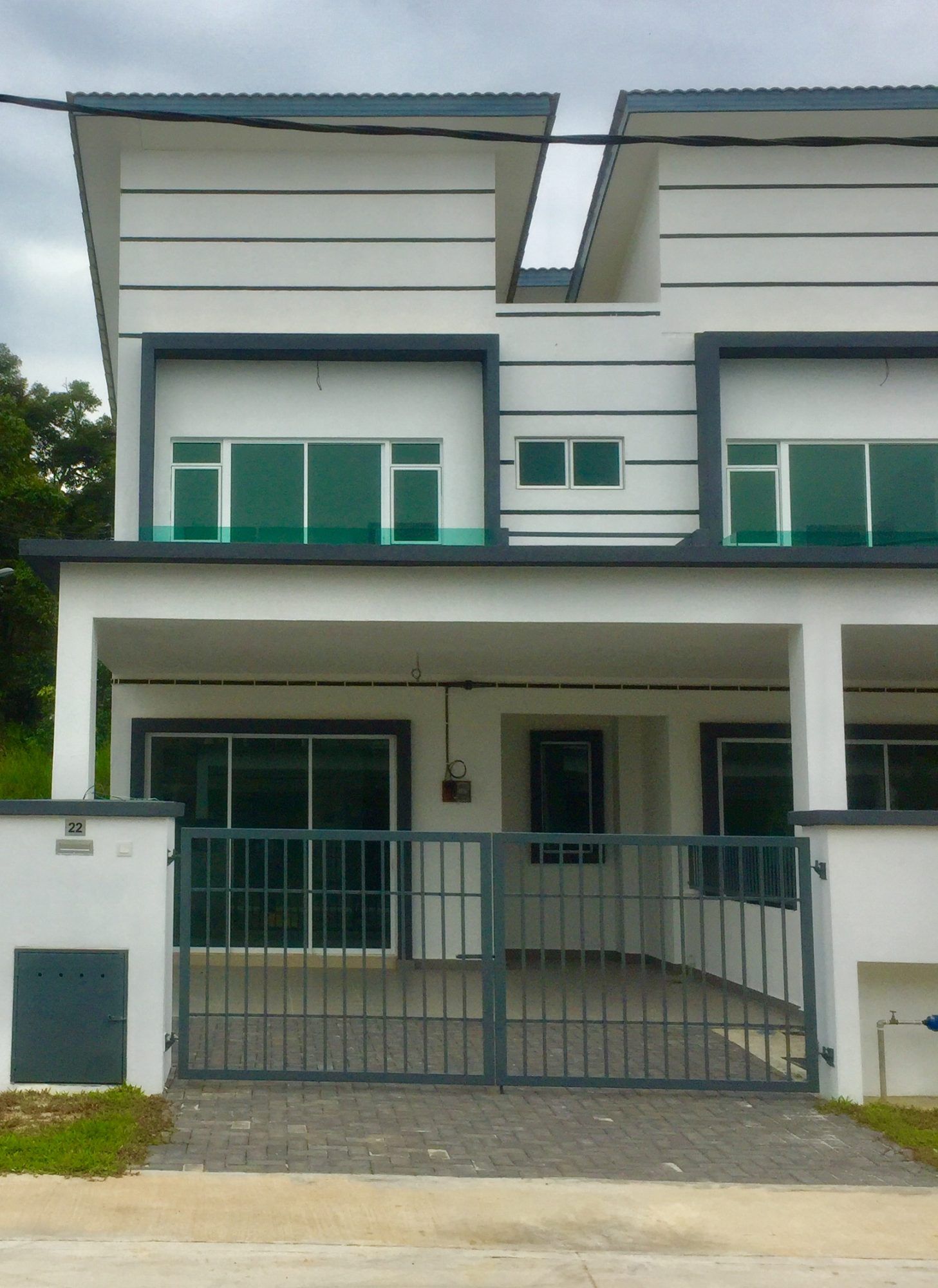 Spacious Freehold End-Lot 2 Storey House in Dengkil. - Image 1