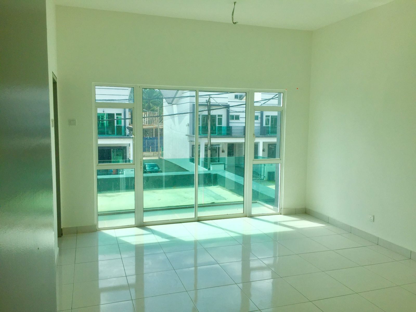 Spacious Freehold End-Lot 2 Storey House in Dengkil. - Image 2
