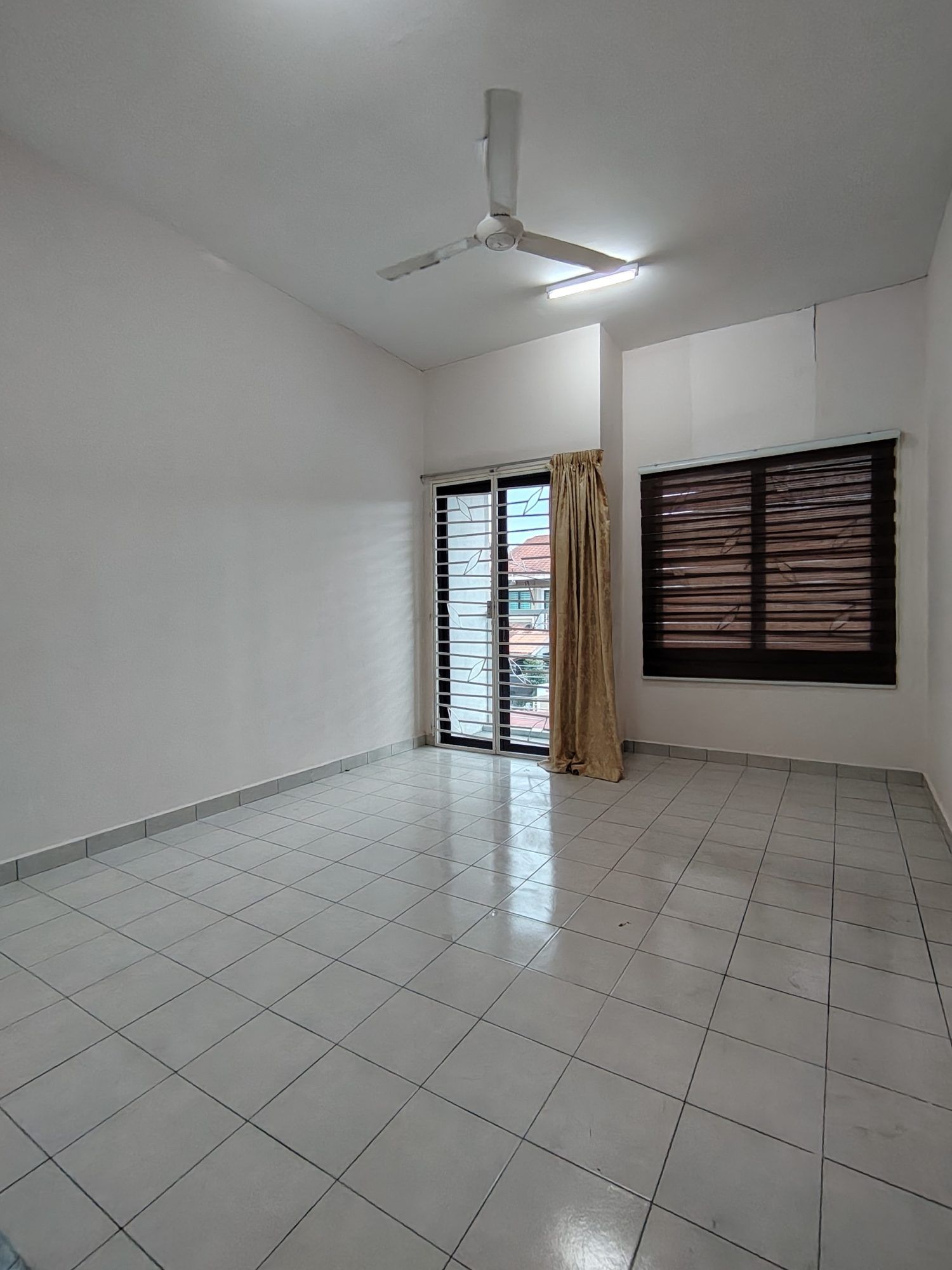 Master bedroom - TERES 2 TINGKAT TAMAN JAYA 10, TEMERLOH - DEKAT HOSHAS - Image 6