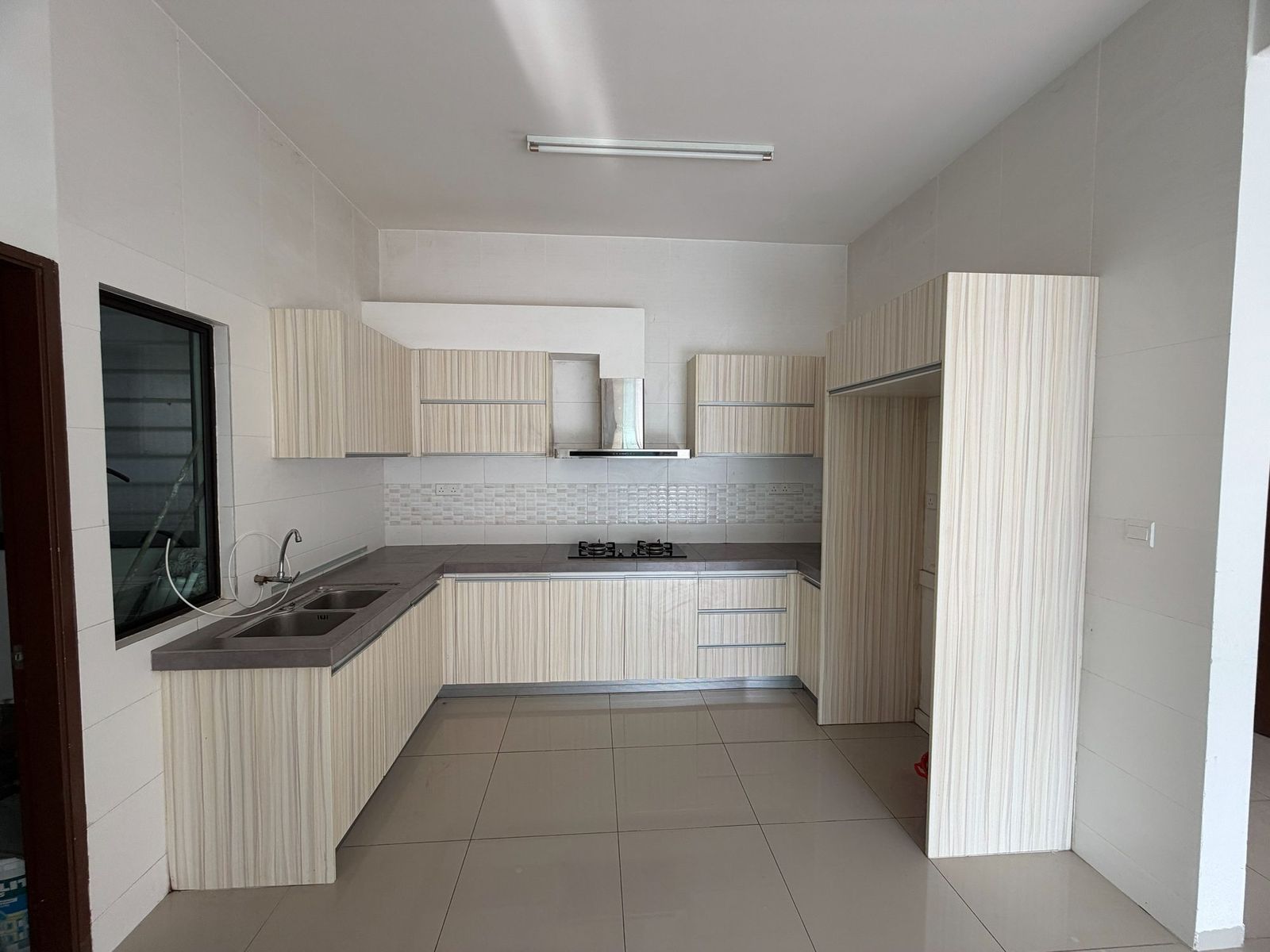 Kitchen area nd cabinet