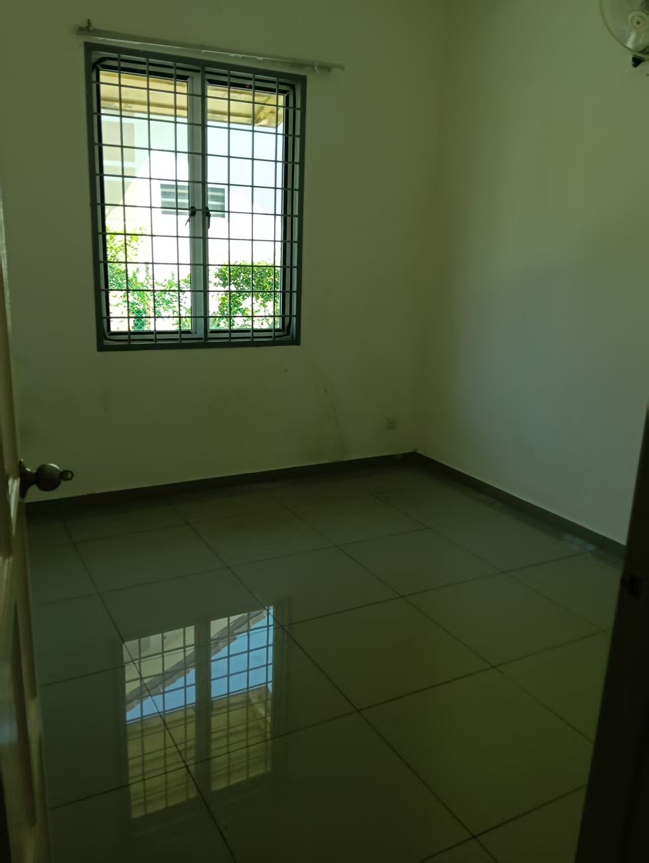 4 bedroom for rent in pasir panjang - Image 6