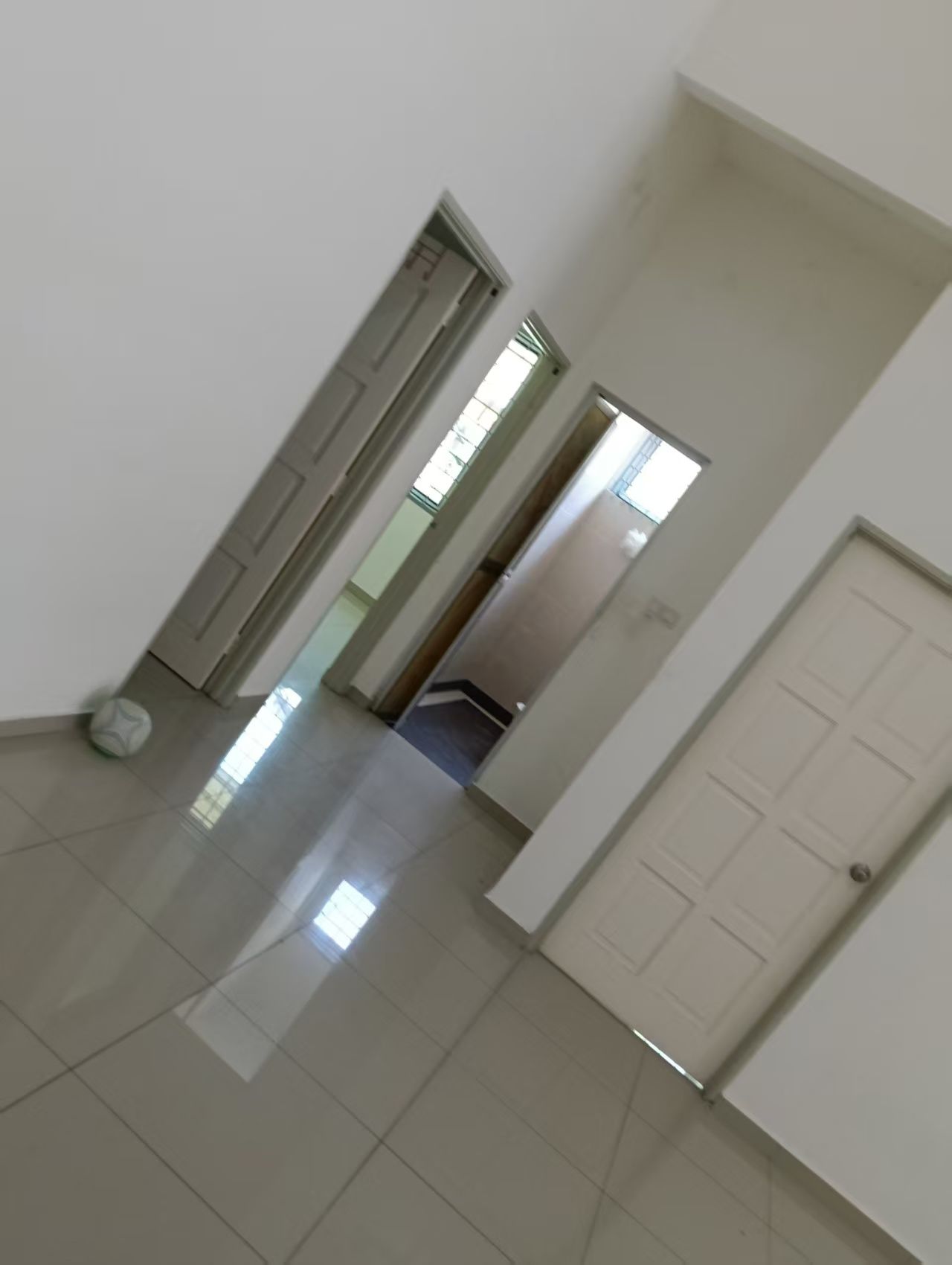 4 bedroom for rent in pasir panjang - Image 4