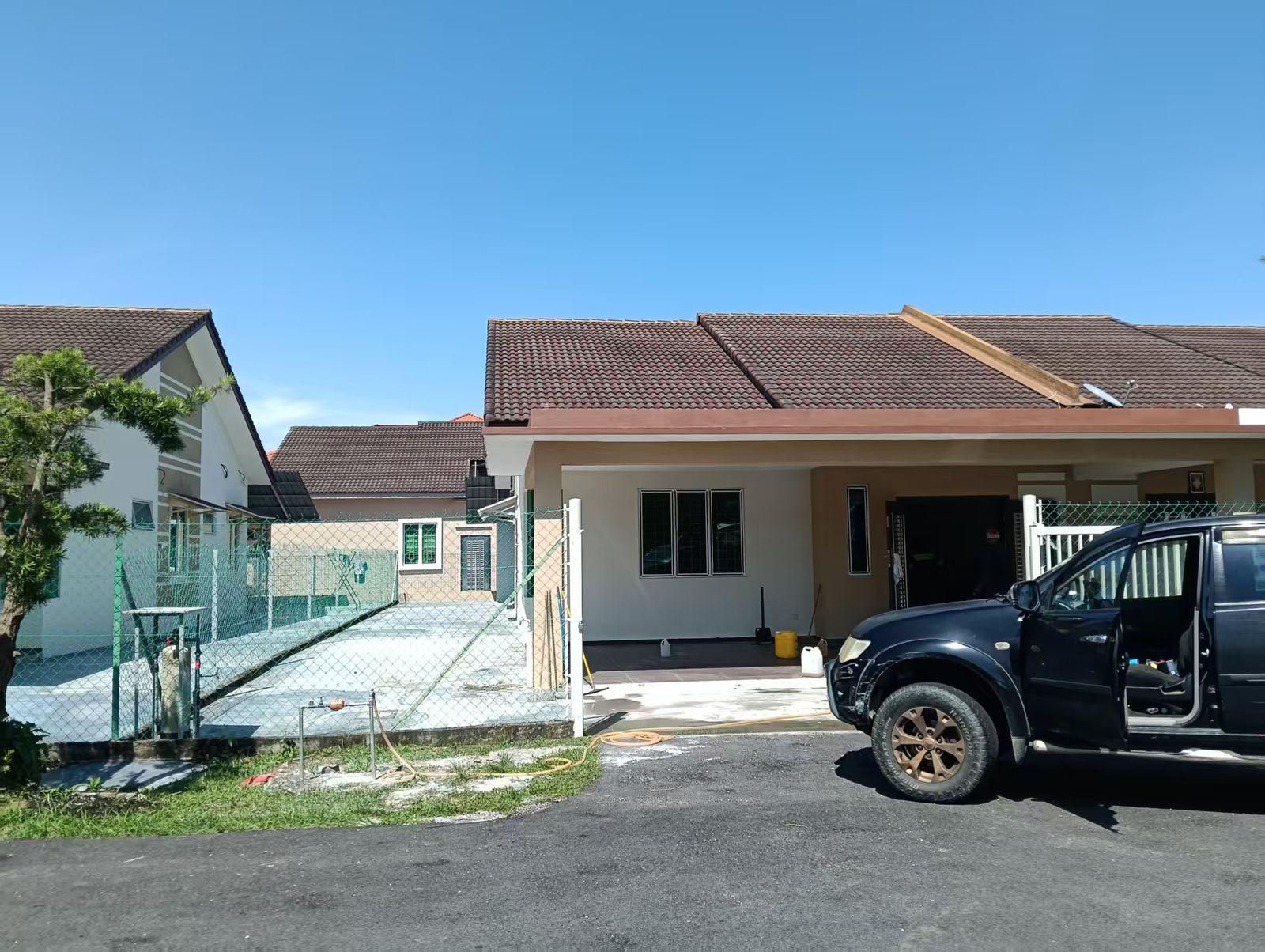 4 bedroom for rent in pasir panjang - Image 1