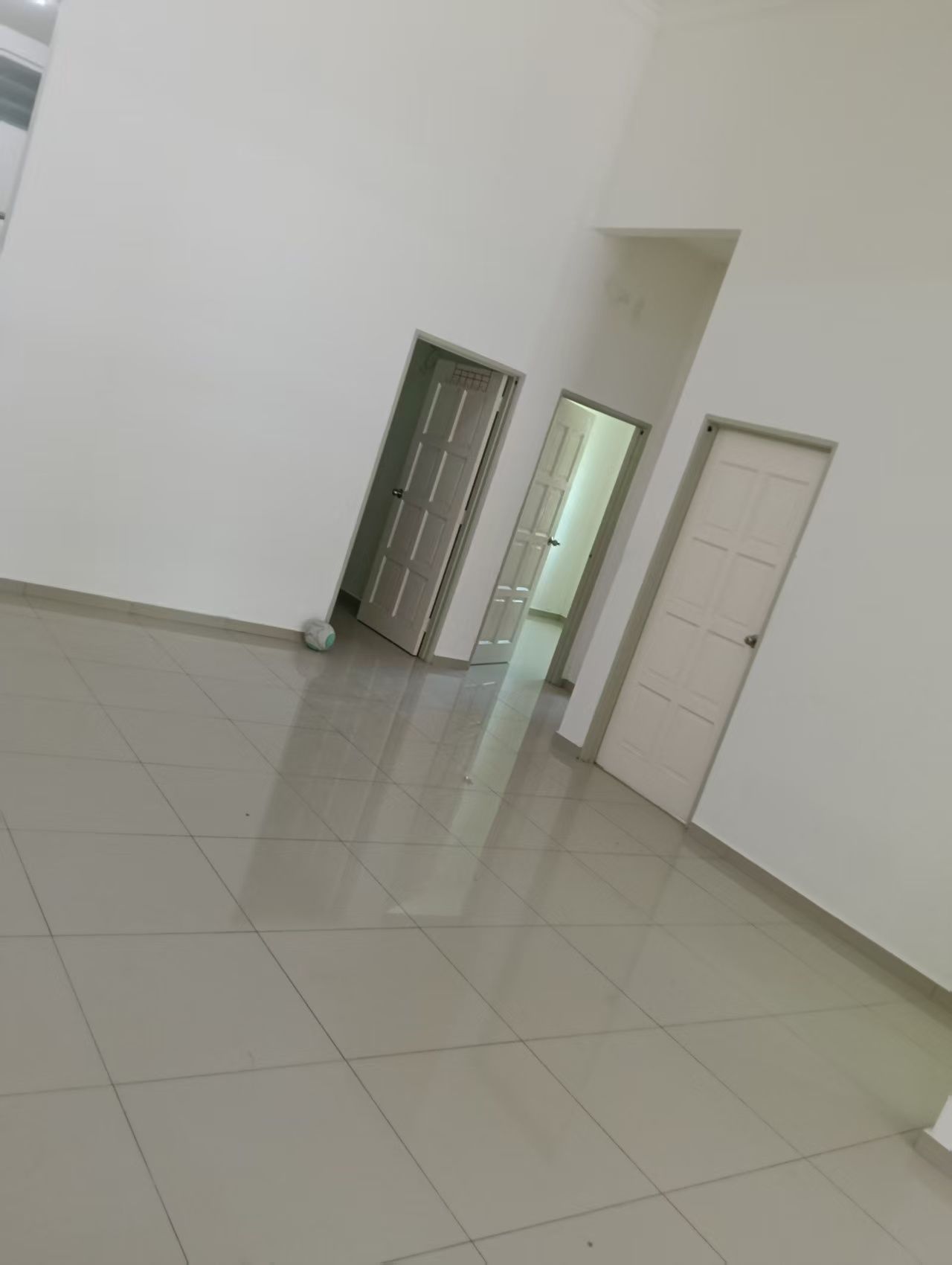4 bedroom for rent in pasir panjang - Image 3