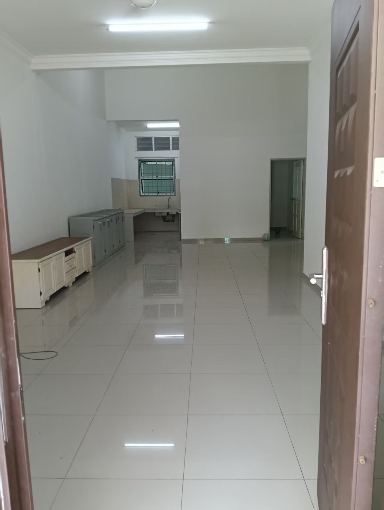 4 bedroom for rent in pasir panjang - Image 2