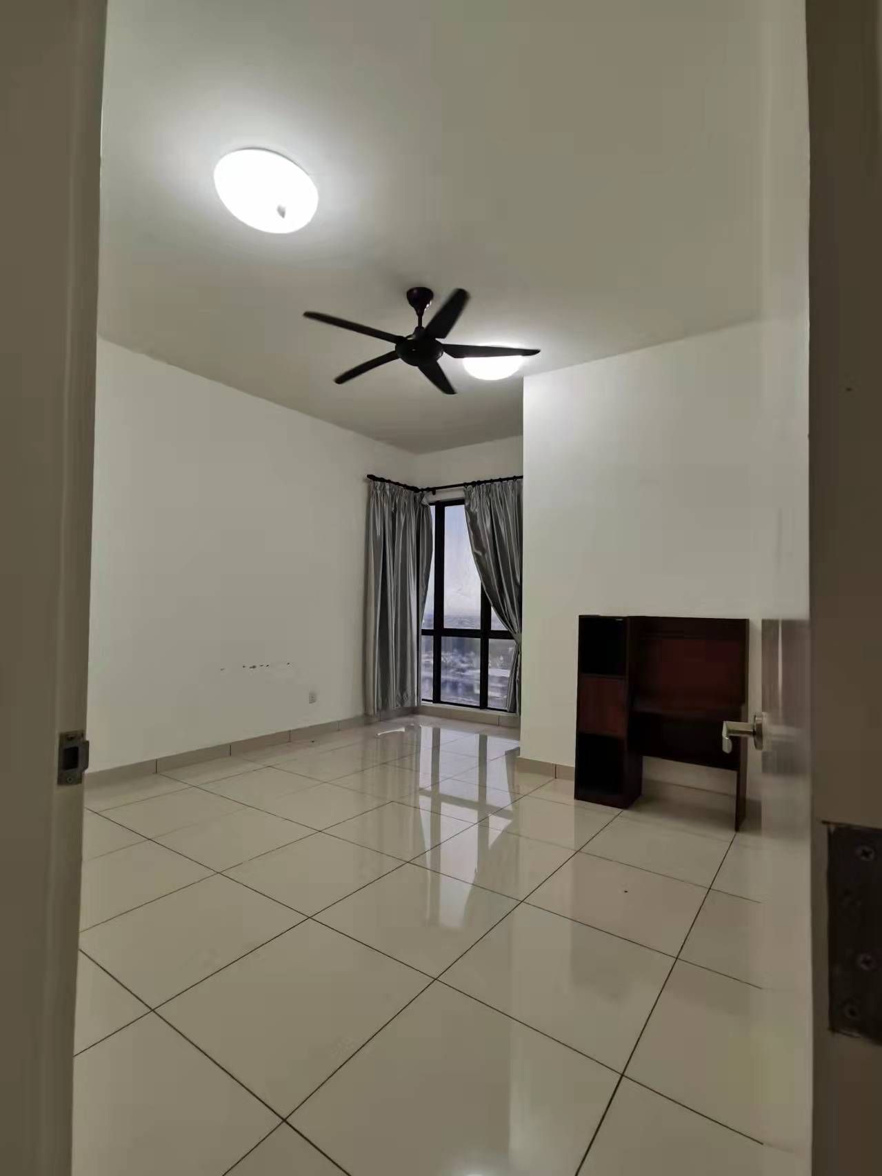 Spacious 3 Bedrooms in You City - Image 4
