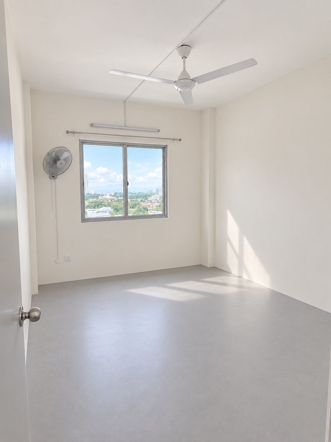 Master bedroom - Large Seaview Room for Rent Near TARUMT Penang - Image 1