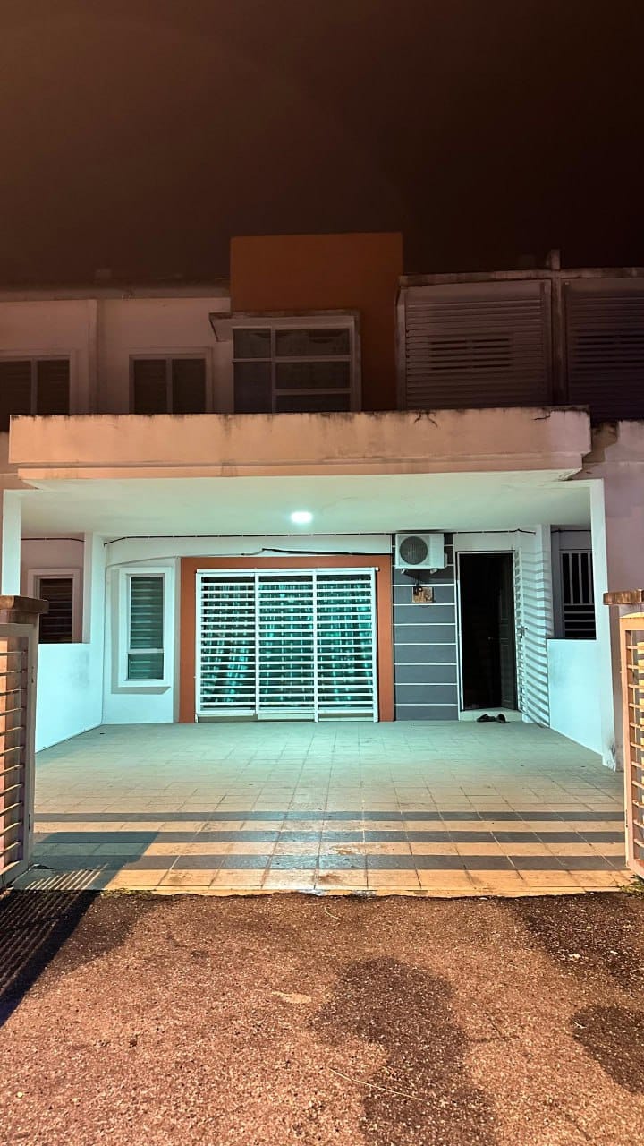 Double Storey Terrace, Lakeville, Bandar Universiti, Seri Iskandar Perak - Image 1