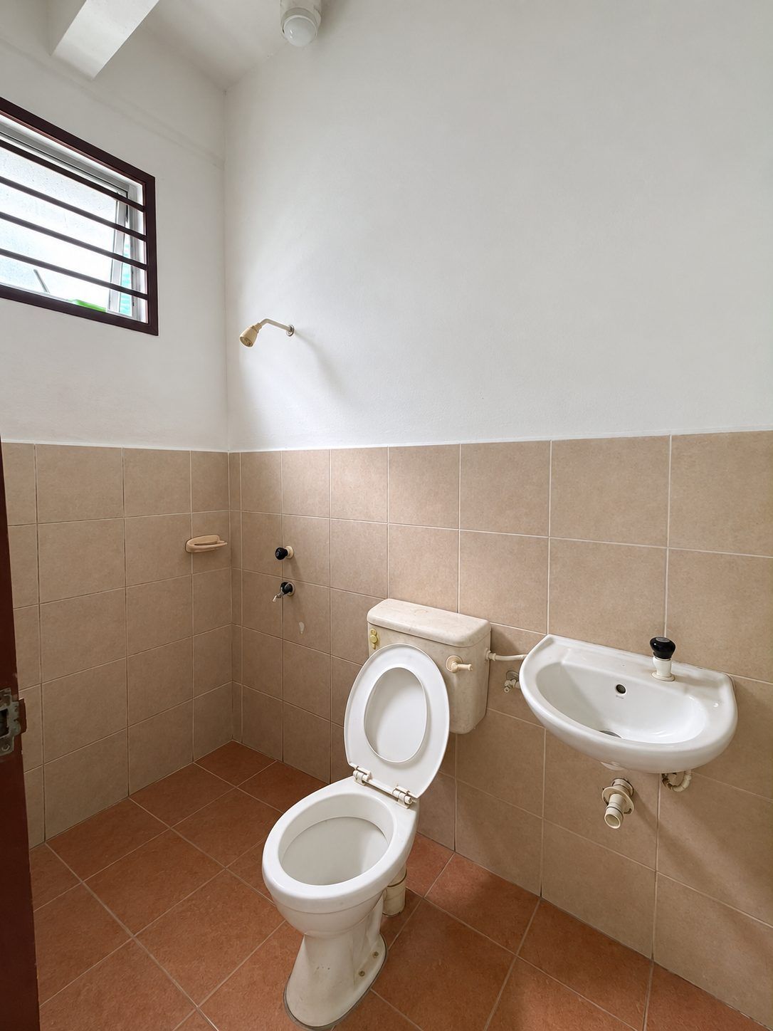 Bathroom - Taman Scientex Jaya Senai House for Sale | Freehold | RM430K - Image 4